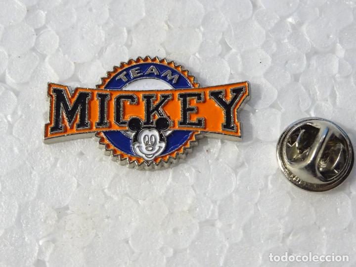 Pin's de collection: PIN DE DIBUJOS ANIMADOS TEBEOS COMICS. TEAM MICKEY MOUSE
