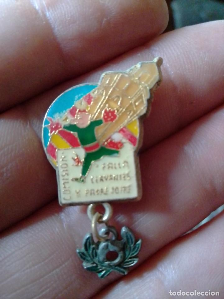 Pins de colecci&oacute;n: INSIGNIA ANTIGUA FALLA VALENCIA COMISI&Oacute;N CERVANTES Y PADRE JOFRE