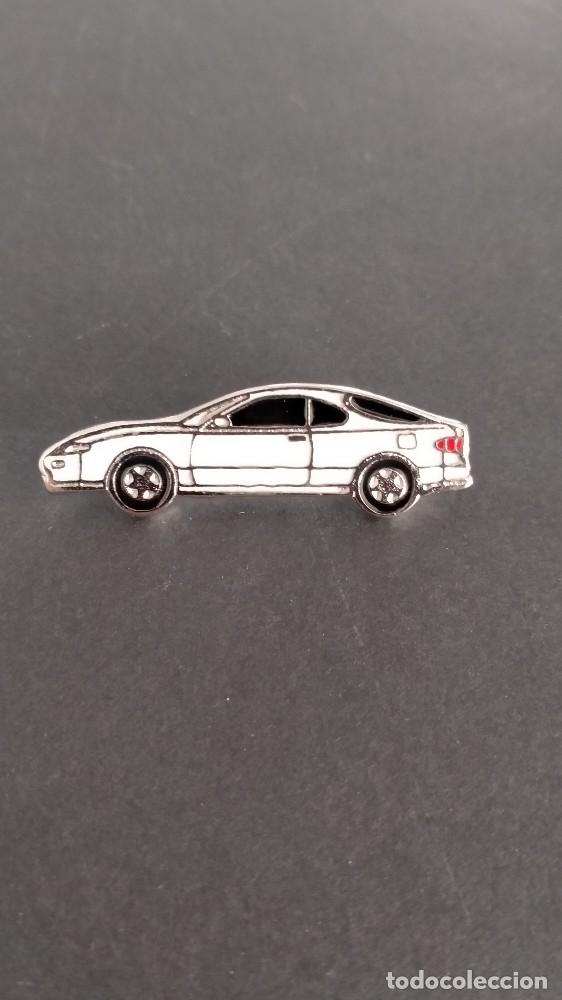 Pins de colecci&oacute;n: Pin toyota celica blanco....