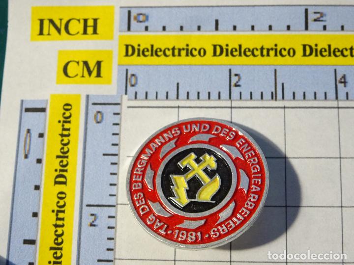 Sammlung von Pins: INSIGNIA BROCHE POL&Iacute;TICO MILITAR. RDA DDR. MINER&Iacute;A MINEROS TRABAJADORES ENERG&Iacute;A. 1981