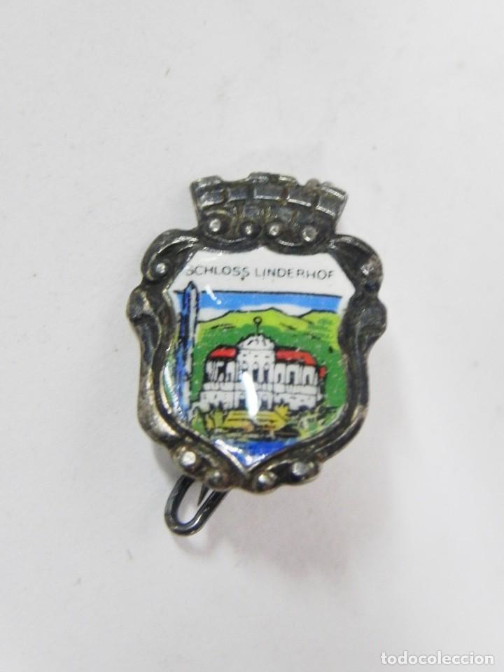 Pins de colecci&oacute;n: INSIGNIA DE Linderhof, PALACIO cercano al pueblo de Oberammergau, en Baviera, Alemania. MIDE 2 CMS.