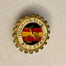 Pins de colección: INSIGNIA SOLAPA TOURING CLUB DE ESPAÑA - AUTOMOVILISMO. Lote 335078578