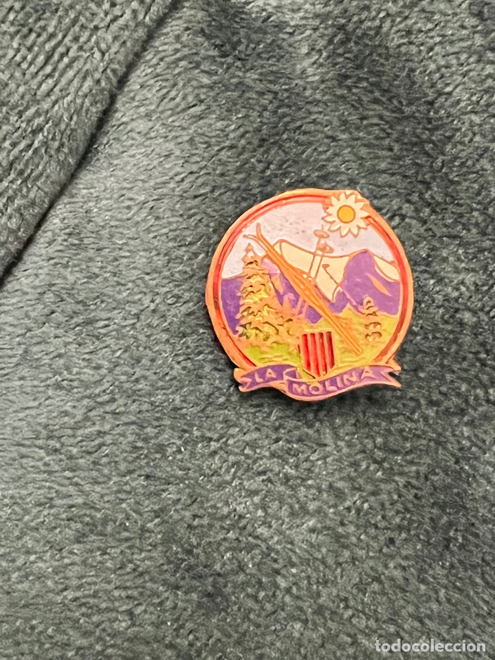Pins e Spille di collezione: Antigua insignia esmalte Molina Gerona