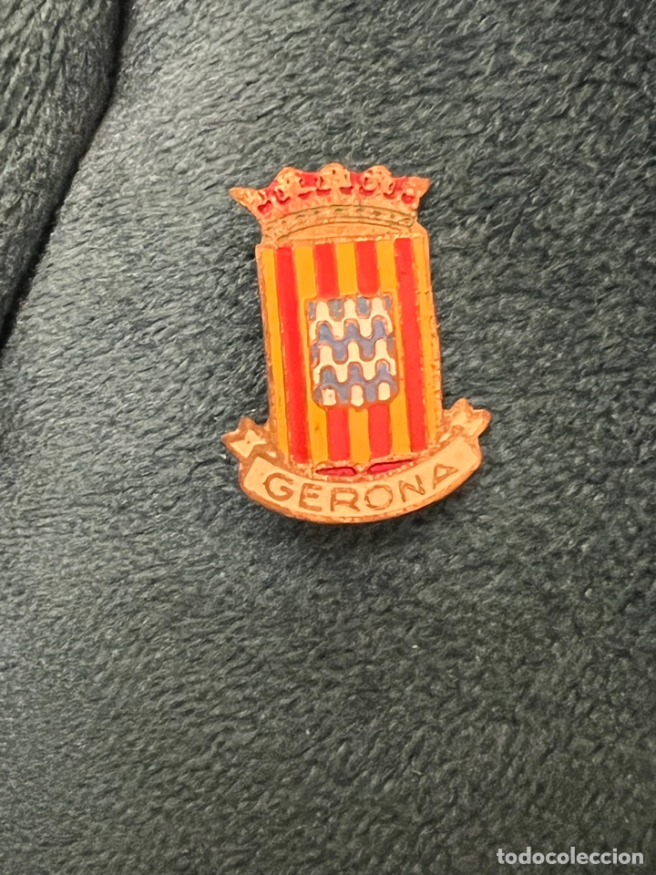 Pins de colecci&oacute;n: Antigua insignia escudo Gerona antiguo
