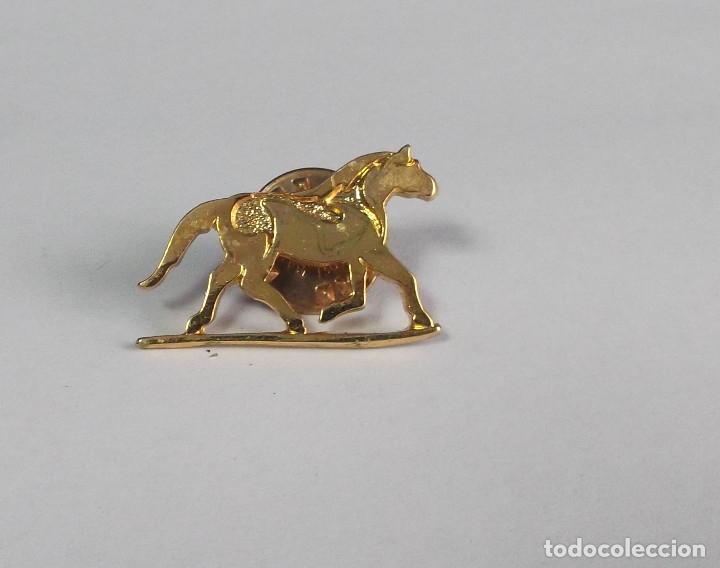 Pins de colecci&oacute;n: Pin asturc&oacute;n CAJASTUR - Foto 1