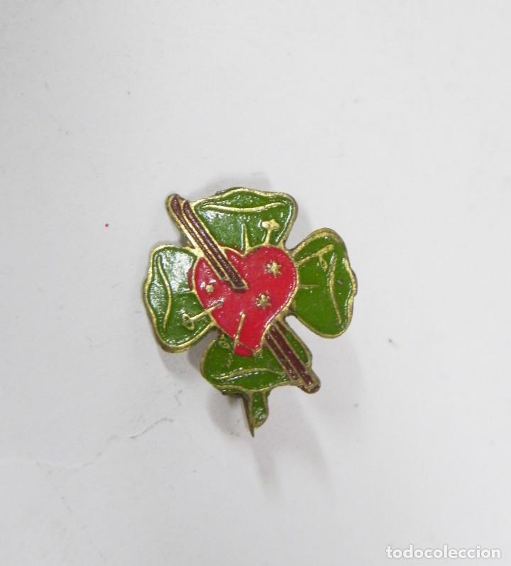 Pins de colecci&oacute;n: RARA INSIGNIA ESQU&Iacute;, TREBOL CUATRO HOJAS Y CORAZON CRUZADO POR DOS ESQUIS, REVERSO CON ALFILER, MIDE