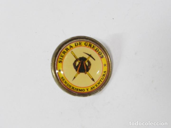 Pins de colecci&oacute;n: INSINGIA TIPO PIN DE LA SIERRA DE GREDOS, AVILA, SENDERISMO Y AVENTURA, MIDE 2 CMS.