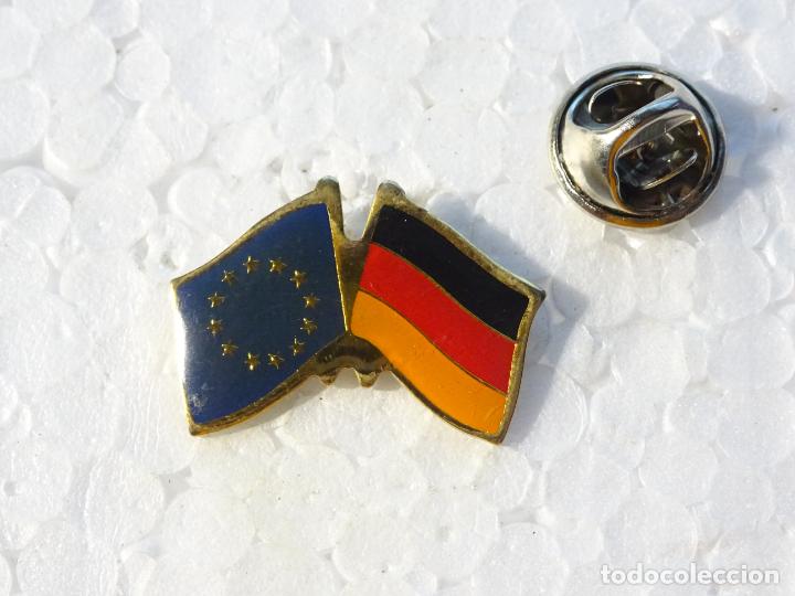 Pin's de collection: PIN DE TURISMO BANDERAS. BANDERA DOBLE. EUROPA ALEMANIA