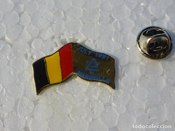 Pins de cole&ccedil;&atilde;o: PIN DE TURISMO BANDERAS. BANDERA DOBLE. B&Eacute;LGICA Y MARSELLA 1991