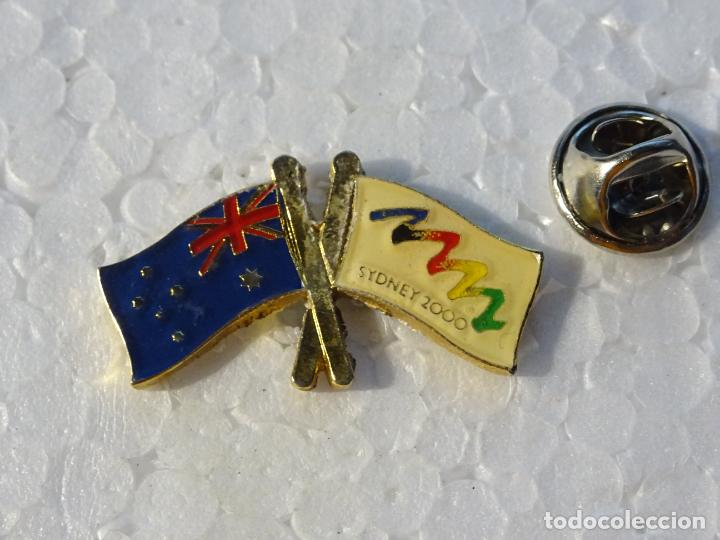 Collection pins: PIN DE TURISMO BANDERAS. BANDERA DOBLE. AUSTRALIA Y JUEGOS OL&Iacute;MPICOS OLIMPIADAS SIDNEY 2000