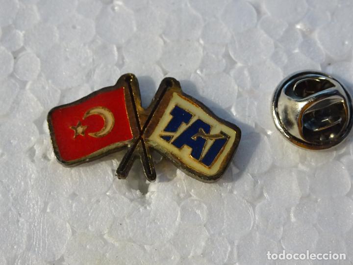Pins e Spille di collezione: PIN DE TURISMO BANDERAS. BANDERA DOBLE. TURQUIA Y TAI. AGENCIA AEROESPACIAL TURCA?