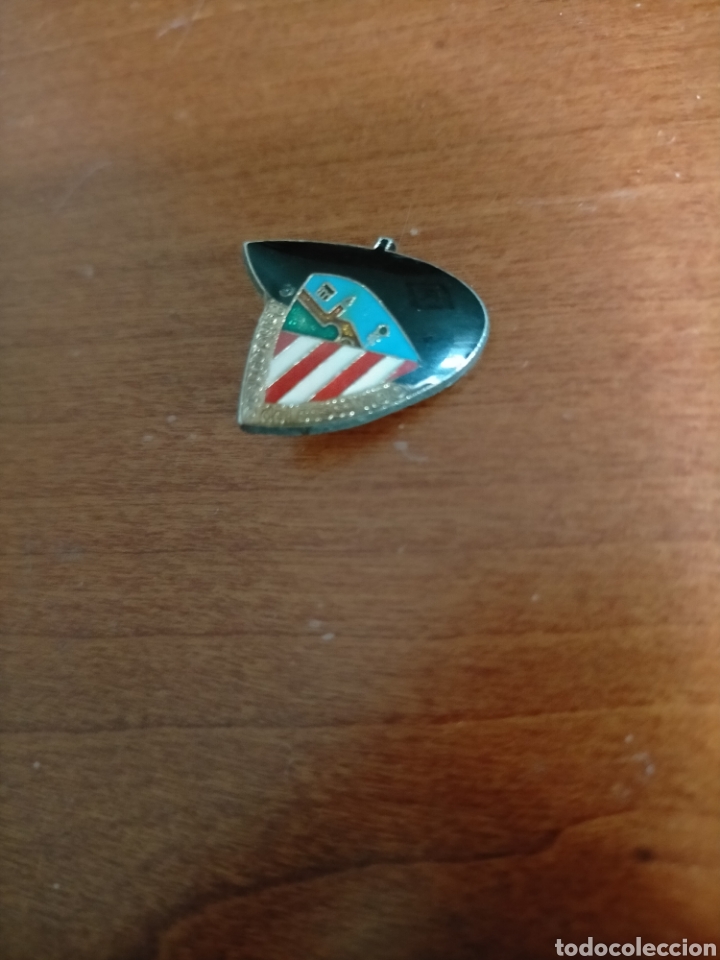 Pins de colecci&oacute;n: Antiguo pin ATHLETIC CLUB DE BILBAO Escudo Txapela