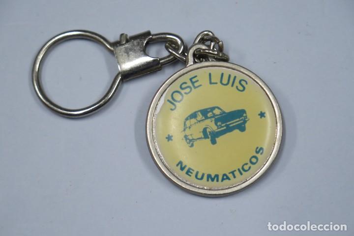 Pin's de collection: LLAVERO. NEUMATICOS JOSE LUIS