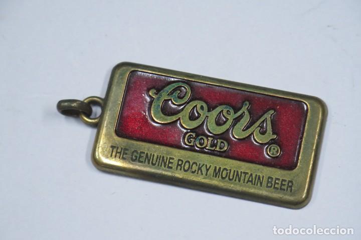 Pin's de collection: LLAVERO. COORS GOLD. CERVEZA