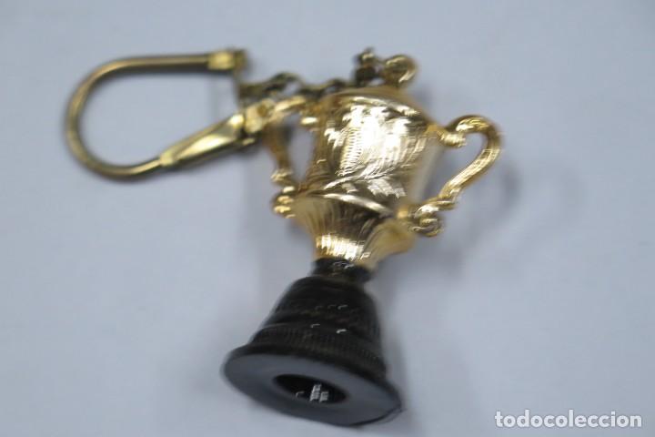 Pins de colecci&oacute;n: LLAVERO. TROFEO FUTBOL