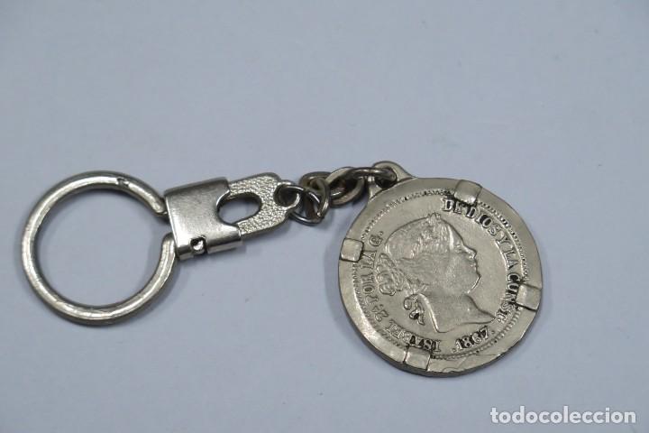 Pin's de collection: LLAVERO. MONEDA ISABEL II