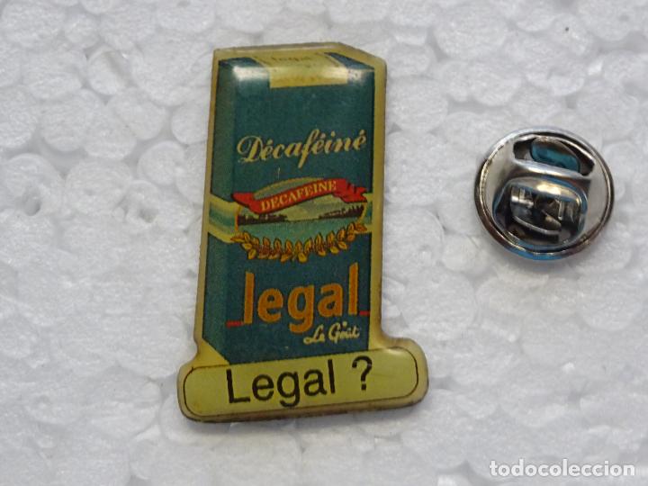 Pins e Spille di collezione: PIN DE BEBIDAS. CAF&Eacute;. PAQUETE CAF&Eacute; DESCAFEINADO LEGAL