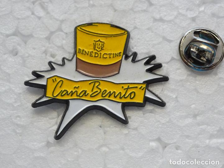 Pin's de collection: PIN DE BEBIDAS. CA&Ntilde;A BENITO BENEDICTINE