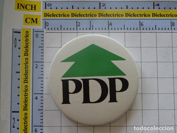 Sammlung von Pins: INSIGNIA CHAPA POL&Iacute;TICO SINDICAL. GRAN TAMA&Ntilde;O PDP. PARTIDO DEMOCR&Aacute;TICO POPULAR
