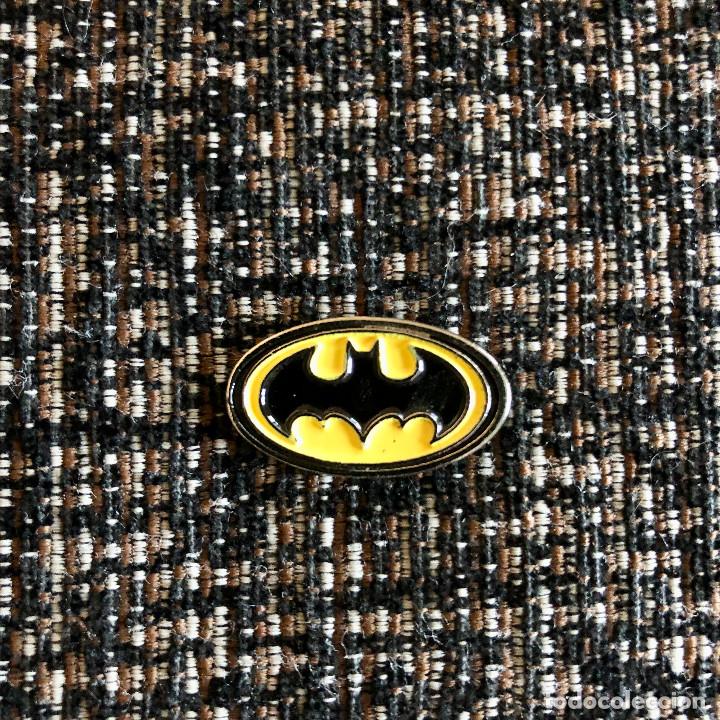 Collection pins: PIN MET&Aacute;LICO ESMALTADO BATMAN LOGOTIPO MEDIDA 2.5 CENT&Iacute;METROS