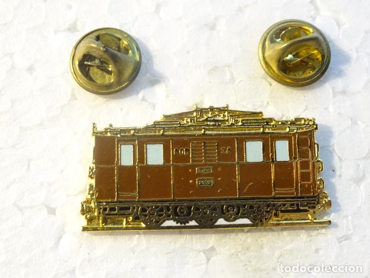 Pins e Spille di collezione: PIN DE TRENES FERROCARRILES. SUIZA. ANTIGUO VAG&Oacute;N. DOBLE