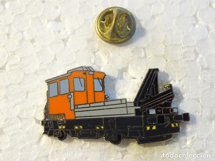 Pins e Spille di collezione: PIN DE TRENES FERROCARRILES. SUIZA. MAQUINARIA REPARACI&Oacute;N MANTENIMIENTO DE V&Iacute;AS. DOBLE