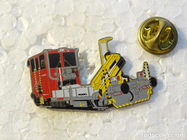 Sammlung von Pins: PIN DE TRENES FERROCARRILES. SUIZA. MAQUINARIA REPARACI&Oacute;N MANTENIMIENTO DE V&Iacute;AS.