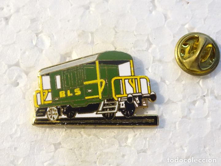 Pins e Spille di collezione: PIN DE TRENES FERROCARRILES. SUIZA. VAG&Oacute;N BLS