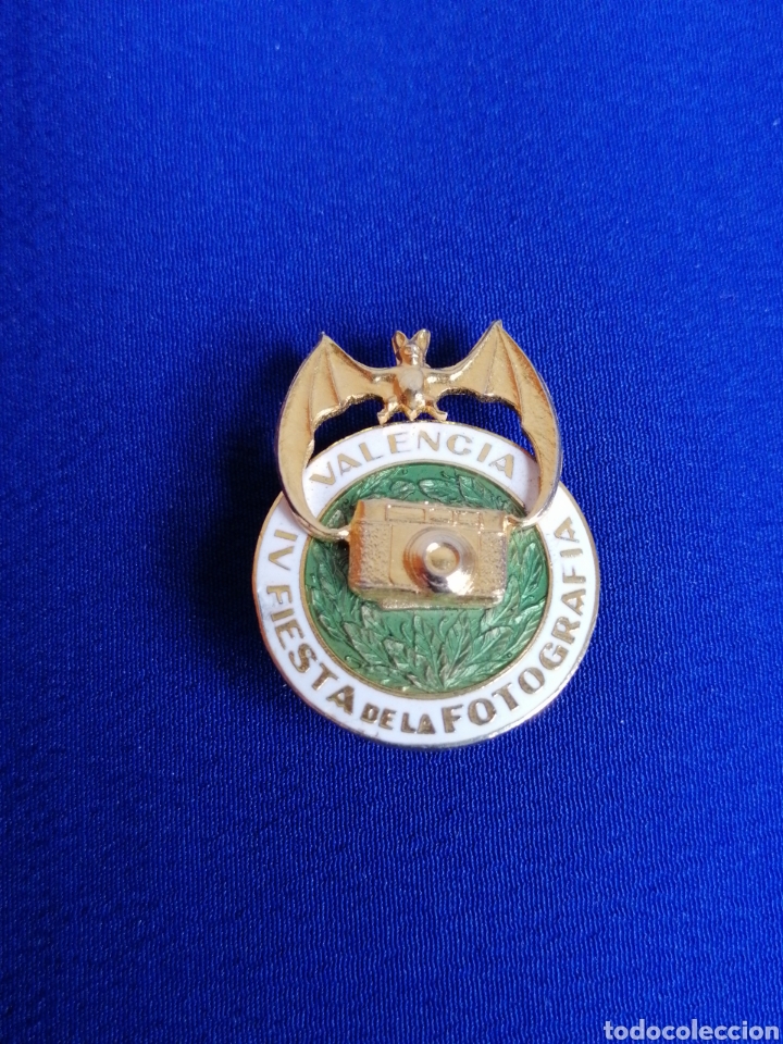Sammlung von Pins: IV FIESTA DE LA FOTOGRAF&Iacute;A VALENCIA INSIGNIA DE OJAL