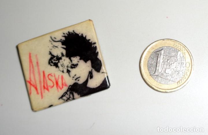 Pins de colecci&oacute;n: CHAPA de AGUJA IMPERDIBLE PIN - A&Ntilde;OS 80. ALASKA OLVIDO GARA. ORIGINAL &Eacute;POCA.INICIOS MOVIDA MADRILE&Ntilde;A