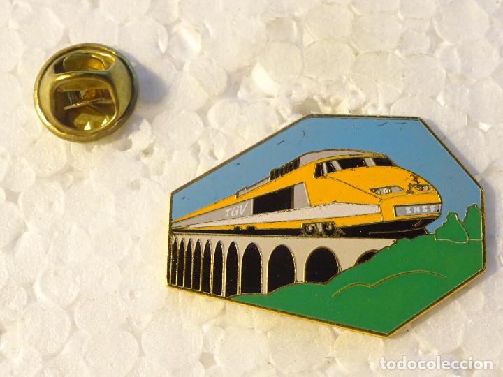 Pins de colecci&oacute;n: PIN DE TRENES FERROCARRILES. SUIZA FRANCIA. LOCOMOTORA SNCF VIADUCTO