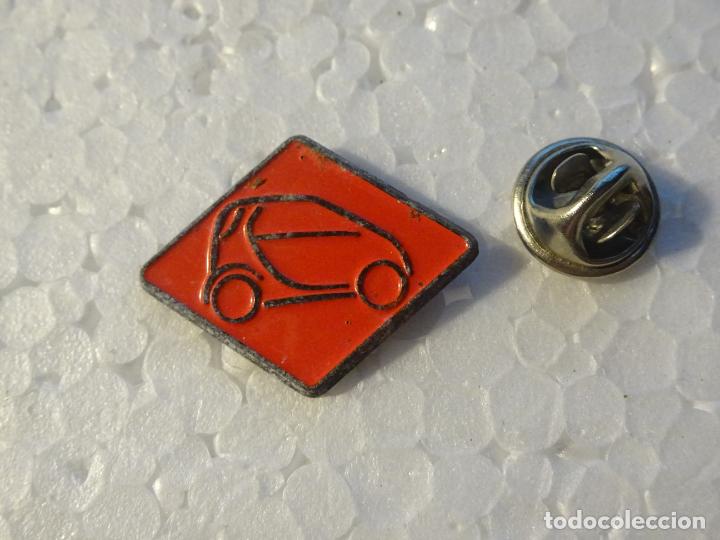 Pins e Spille di collezione: PIN DE COCHES MOTOS. TWINGO RENAULT