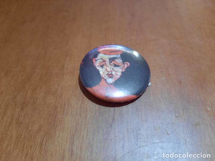 Pins de colecci&oacute;n: SOUTINE. EL BOTONES. PINTURA. DETALLE CHAPA. PIN. 0.31 MM. DETR&Aacute;S MET&Aacute;LICA. BUEN ESTADO. SIN USO