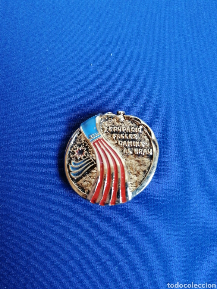 Sammlung von Pins: AGRUPACI&Oacute;N DE FALLES CAMI AL GRAU INSIGNIA DE ALFILER