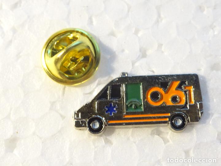 Pins de cole&ccedil;&atilde;o: PIN DE SANIDAD MEDICINAS MEDICAMENTOS. SANITARIOS AMBULANCIA URGENCIAS ANDALUC&Iacute;A 061