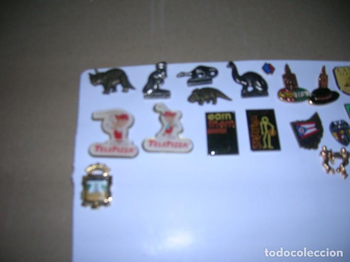 Pins de colecci&oacute;n: Pin pincho: earn fhem adidas. Mide 17 x 25 mm.