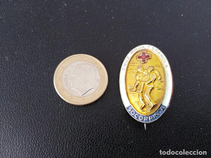 Pins de cole&ccedil;&atilde;o: pin insignia o distintivo socorrista cruz roja espa&ntilde;ola - socorrista - a&ntilde;os 70-80