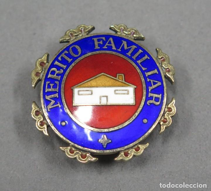 Pin's de collection: INSIGNIA OJAL. PIN. MERITO FAMILIAR. PLATA Y ESMALTE