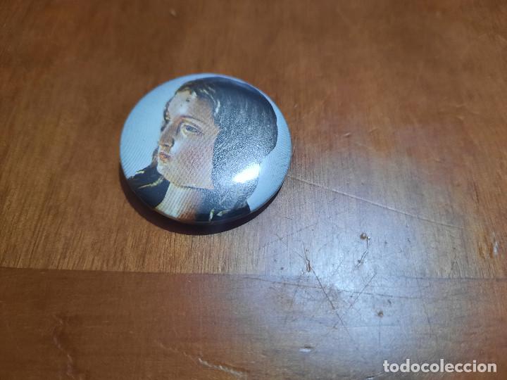 Sammlung von Pins: ALONSO CANO. LA INMACULADA. DETALLE. CHAPA. PIN. 0.31 MM. DETR&Aacute;S MET&Aacute;LICA SIN USO. DIFICIL