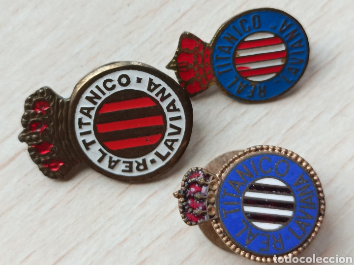 Pins de colecci&oacute;n: Lote Pin insignia f&uacute;tbol real tit&aacute;nico laviana
