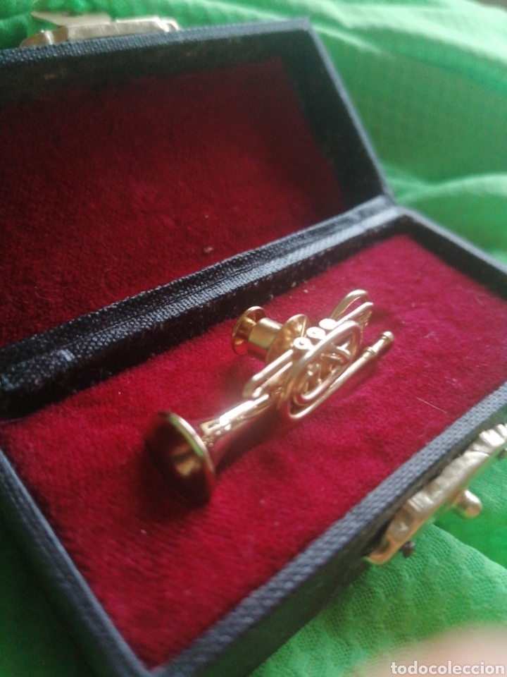 Pins de cole&ccedil;&atilde;o: PIN en estuche instrumento musical corneta