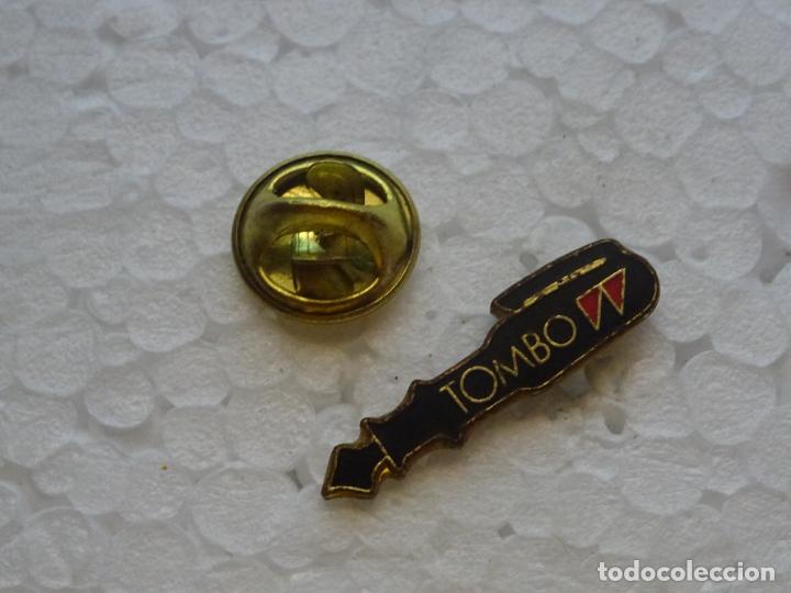 Pins de cole&ccedil;&atilde;o: PIN DE BOL&Iacute;GRAFOS PLUMAS TOMBOW