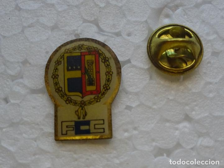 Pins de colecci&oacute;n: PIN DE TURISMO HER&Aacute;LDICA. FCC. ESCUDO A DETERMINAR. COLEGIOS UNIVERSIDADES MILITAR?