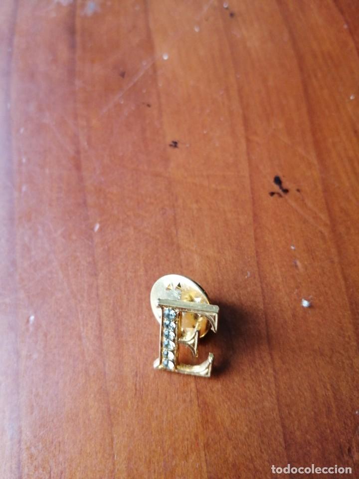 Pins de colecci&oacute;n: pin pins LETRA E CON PEDRERIA BRILLANTE A&Ntilde;OS 80-90