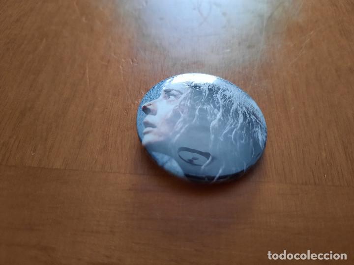 Pins de colecci&oacute;n: NOCHE DE BODAS. CARTEL DETALLE CHAPA. PIN. 0.31 MM. DETR&Aacute;S MET&Aacute;LICA. BUEN ESTADO. SIN USO