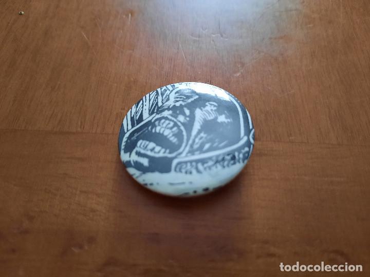 Pins de colecci&oacute;n: HOMBRE MONO. TERROR&Iacute;FICO CHAPA. PIN. 0.31 MM. DETR&Aacute;S MET&Aacute;LICA. BUEN ESTADO. SIN USO
