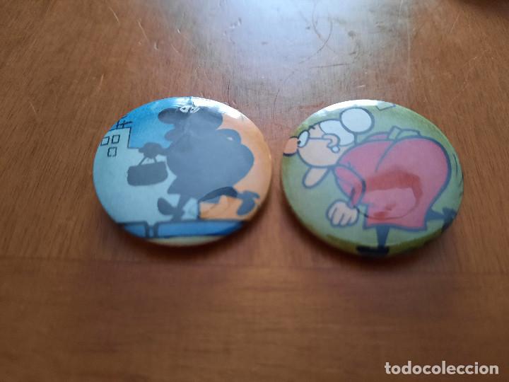 Sammlung von Pins: LA ABUELITA PAZ. VAZQUEZ. 2 CHAPA. PIN. 0.31 MM. DETR&Aacute;S MET&Aacute;LICA. BUEN ESTADO. SIN USO