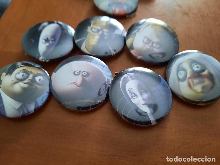 Sammlung von Pins: FAMILIA ADAMS. ANIMACI&Oacute;N. CINE 7 CHAPA. PIN. 0.31 MM. DETR&Aacute;S MET&Aacute;LICA. BUEN ESTADO. SIN USO