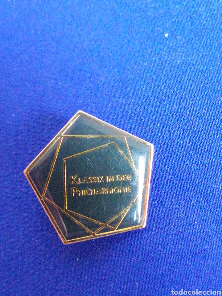 Pin's de collection: KLASSIK IN DER PHILAHARMONIE PIN DE AGARRE PINZA