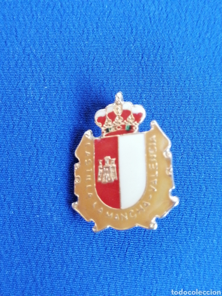 Pin's de collection: CASTILLA LA MANCHA VALENCIA ESCUDO HER&Aacute;LDICO INSIGNIA DE ALFILER